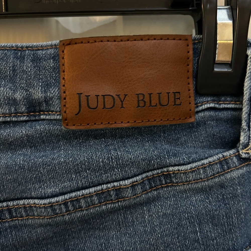 Judy Blue Los Angeles Straight Leg Jeans - Picture 7 of 9